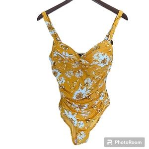 Nip Tuck Yellow 🌼 Floral One Piece Swimsuit - Multi-fit Cups - Size 10 - NWT